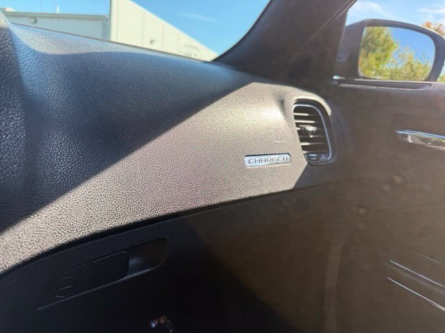 Used 2012 Dodge Charger SE RWD image 26