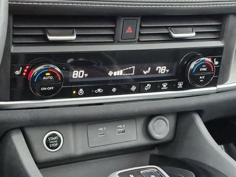 Used 2023 Nissan Rogue SV w/ SV Premium B Package image 16