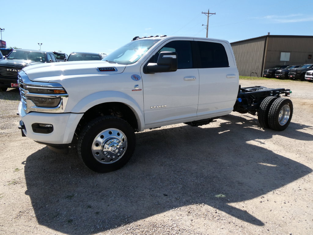 New 2026 RAM 4500 4x4 Crew Cab DRW w/ Laramie Trim Package image 8