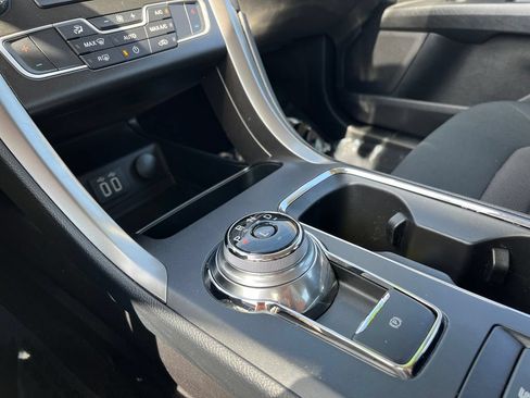 Used 2020 Ford Fusion SE FWD image 24