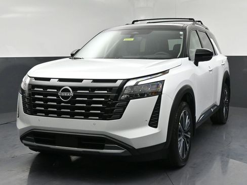 New 2026 Nissan Pathfinder Platinum image 3