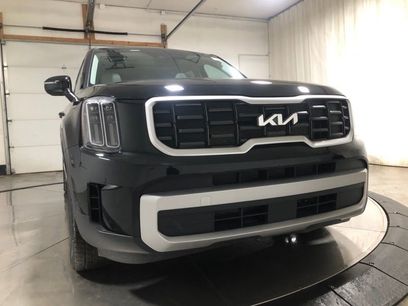 Used 2023 Kia Telluride S w/ S Sunroof Package