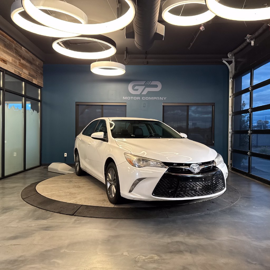 Used 2017 Toyota Camry SE FWD image 1