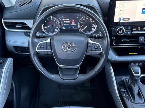 Used 2023 Toyota Highlander XLE AWD/4WD image 15
