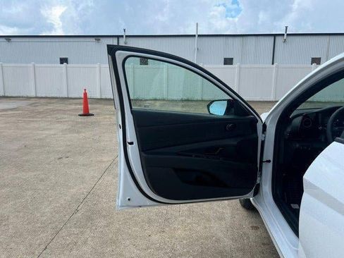 New 2025 Hyundai Elantra SEL FWD image 63