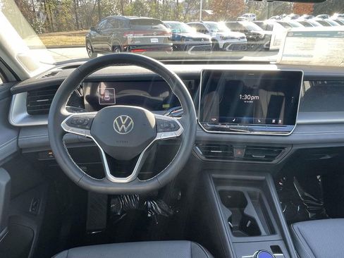 New 2026 Volkswagen Tiguan SE FWD image 13