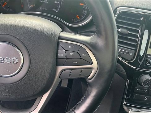 Used 2021 Jeep Grand Cherokee Laredo X image 18