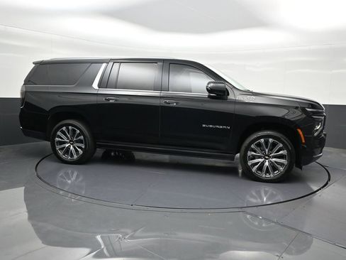 Used 2026 Chevrolet Suburban High Country AWD/4WD image 7
