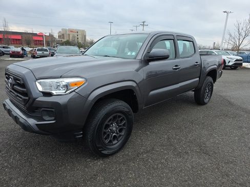 Certified 2016 Toyota Tacoma SR image 5