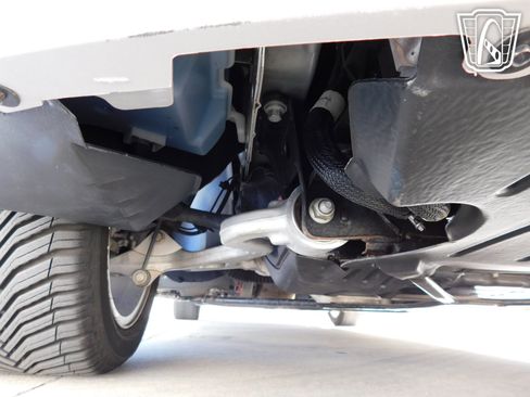 Used 2005 Ford Thunderbird image 40