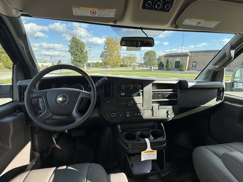 New 2025 Chevrolet Express 3500 LS image 25