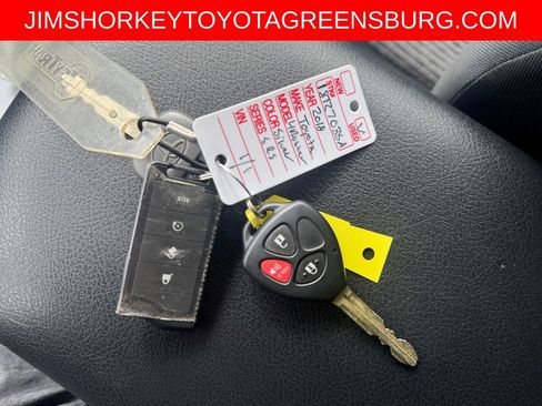 Used 2018 Toyota 4Runner SR5 AWD/4WD image 32