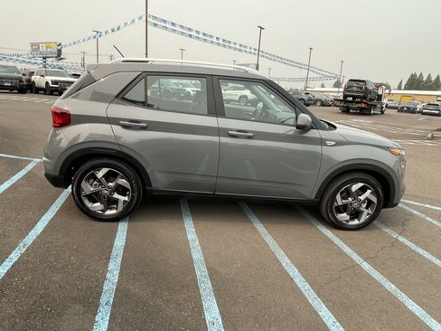 Certified 2023 Hyundai Venue SEL FWD image 6