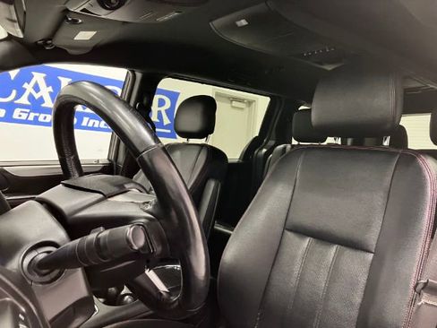Used 2018 Dodge Grand Caravan GT image 17