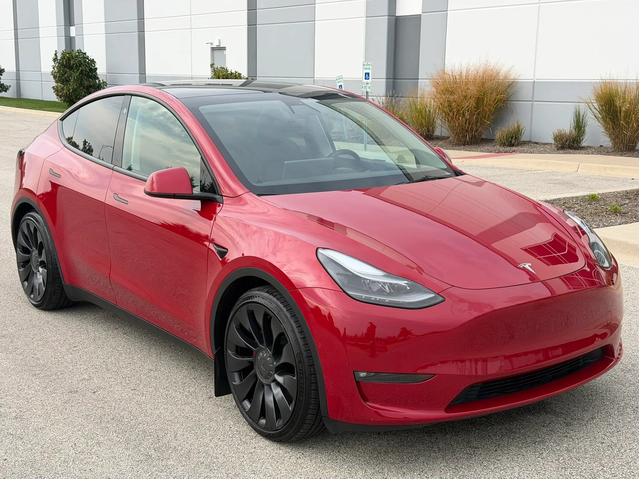 Used 2022 Tesla Model Y Performance AWD/4WD image 3