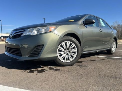 Used 2012 Toyota Camry L image 7
