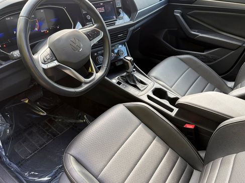 Used 2024 Volkswagen Jetta SE FWD image 10