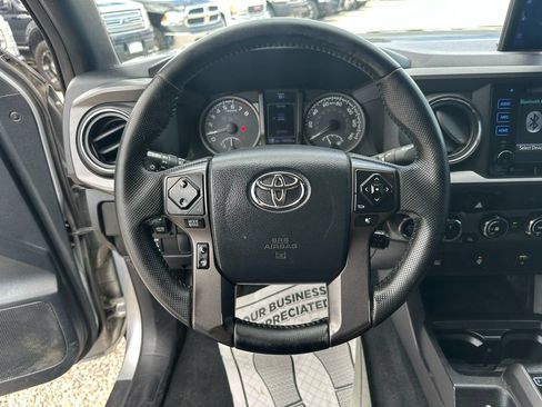 Used 2016 Toyota Tacoma TRD Off-Road AWD/4WD image 37