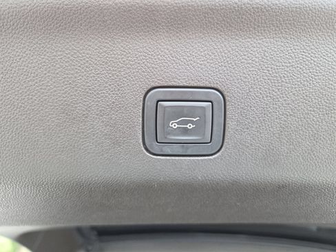 Used 2024 GMC Yukon XL SLT w/ SLT Luxury Package AWD/4WD image 25