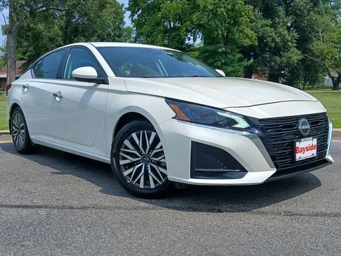 Used 2023 Nissan Altima 2.5 SV FWD image 2