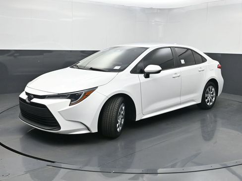 Used 2023 Toyota Corolla LE FWD image 19