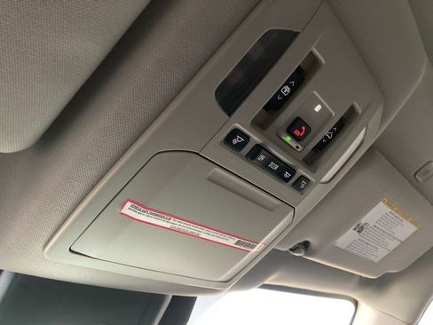 Used 2024 Toyota Highlander Platinum image 29