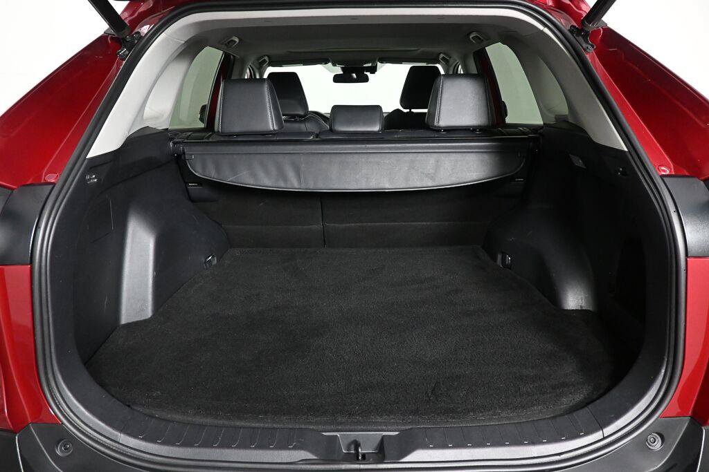 Used 2020 Toyota RAV4 XLE Premium FWD image 29