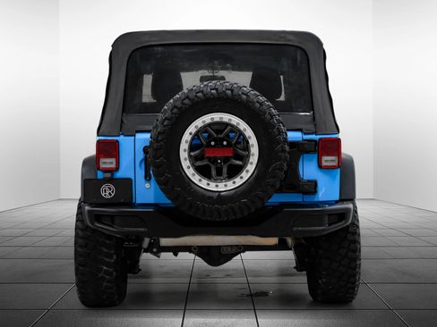 Used 2017 Jeep Wrangler Unlimited Rubicon w/ Connectivity Group AWD/4WD image 9