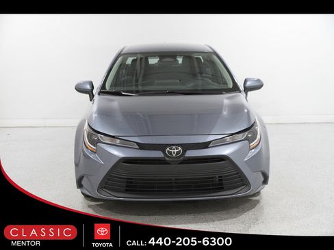 Used 2023 Toyota Corolla LE image 2