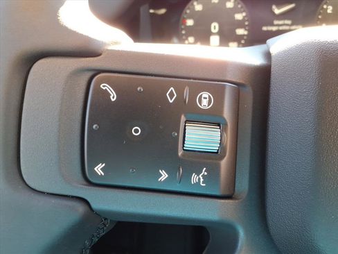 New 2026 Land Rover Defender 110 X-Dynamic SE image 17