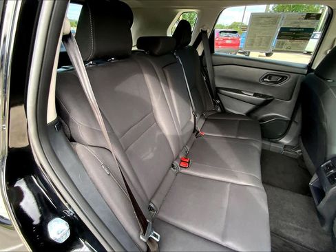 Used 2024 Nissan Rogue S FWD image 18