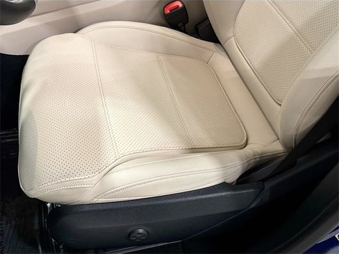 Used 2025 Mercedes-Benz GLC 300 4MATIC image 19