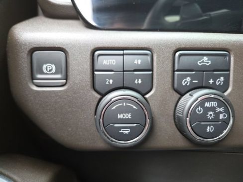 Used 2025 Chevrolet Silverado 1500 LT Trail Boss w/ Convenience Package II AWD/4WD image 15