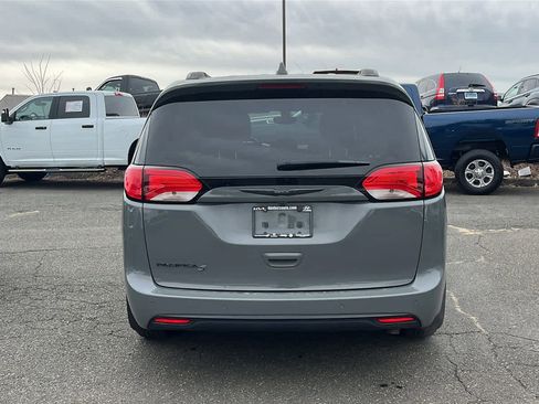 Used 2020 Chrysler Pacifica Touring-L w/ S Appearance Package image 5