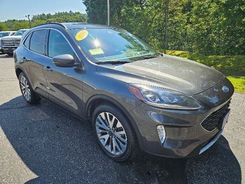 Certified 2020 Ford Escape Titanium w/ Titanium Premium Package 2.0 AWD/4WD image 3
