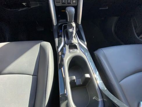 Used 2024 Toyota Corolla Cross XLE image 19