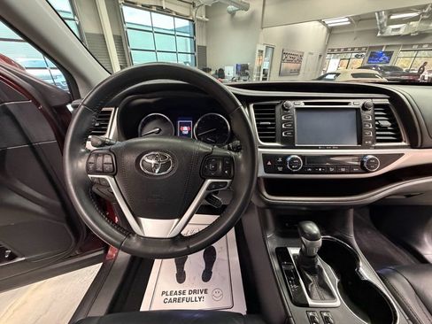 Used 2018 Toyota Highlander XLE FWD image 13