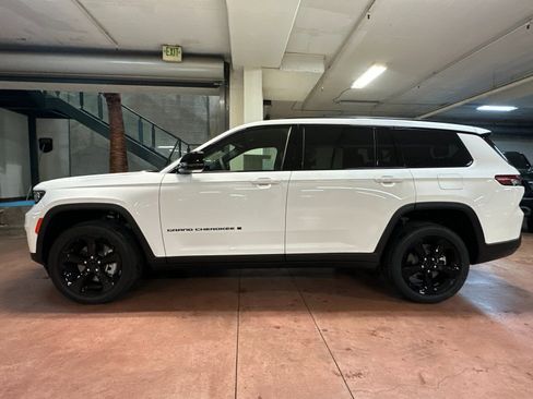 Certified 2025 Jeep Grand Cherokee L Altitude image 2