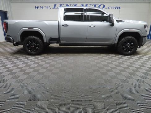 Used 2025 GMC Sierra 2500 AT4 w/ AT4 Premium Plus Package AWD/4WD image 2