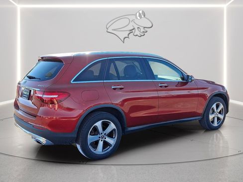 Used 2019 Mercedes-Benz GLC 300 4MATIC image 4