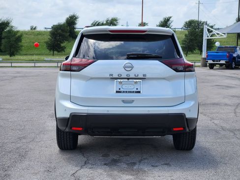 Used 2025 Nissan Rogue SV FWD image 6