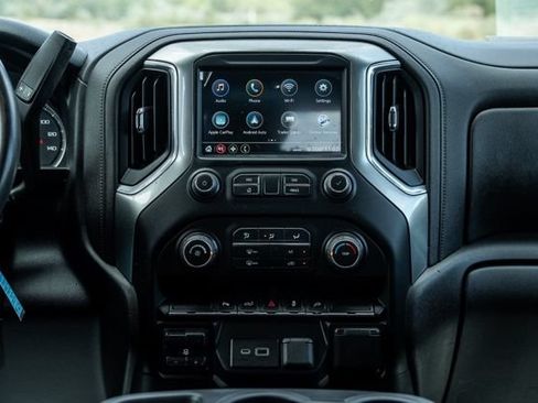 Used 2022 Chevrolet Silverado 2500 LT AWD/4WD image 20