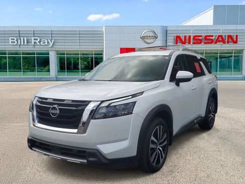 Used 2025 Nissan Pathfinder Platinum w/ Cargo Package FWD image 2