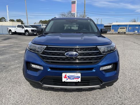 Used 2022 Ford Explorer XLT w/ Equipment Group 202A image 8