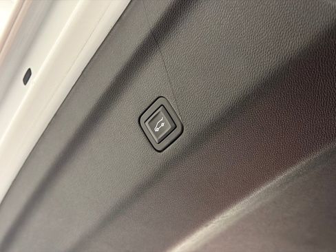 Used 2024 Chevrolet Tahoe LT w/ LT Signature Plus Package image 10