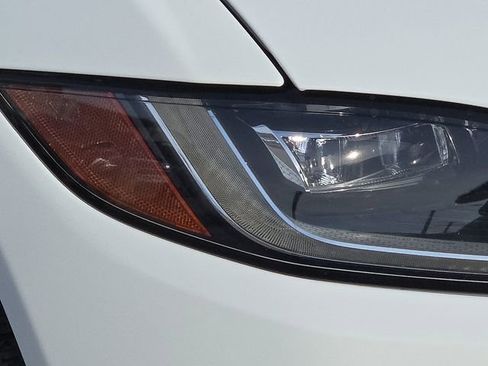 Used 2020 Jaguar XE S image 8