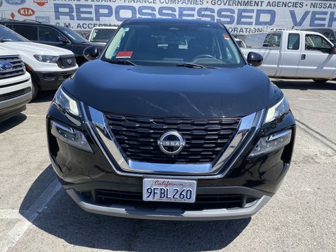 Used 2023 Nissan Rogue SV FWD image 3