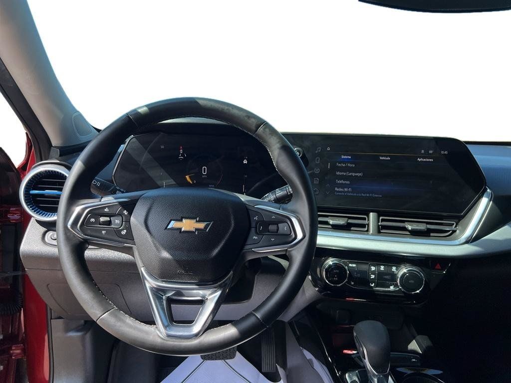 Used 2025 Chevrolet Trax LT w/ Driver Confidence Package FWD image 8