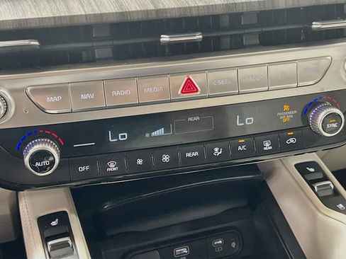 Certified 2023 Kia Telluride EX w/ EX Captain's Chair Package FWD image 16