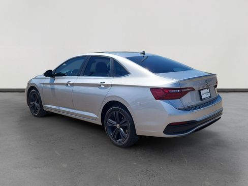 Used 2023 Volkswagen Jetta SE FWD image 3